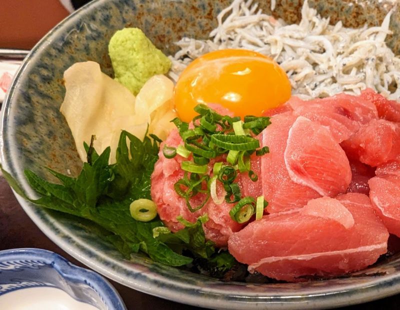 北海道の風味豊かな海鮮丼